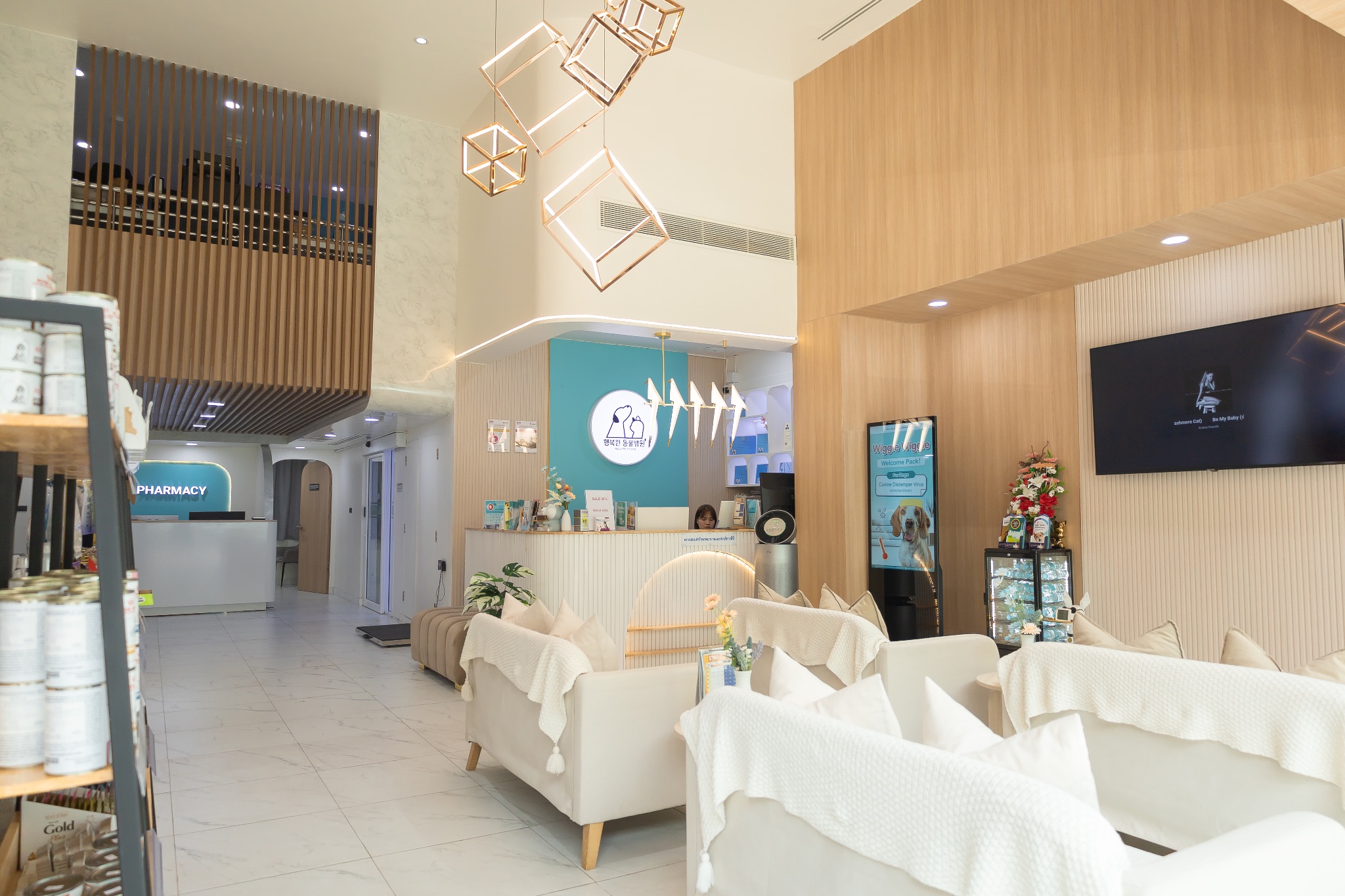 Reception & Lobby